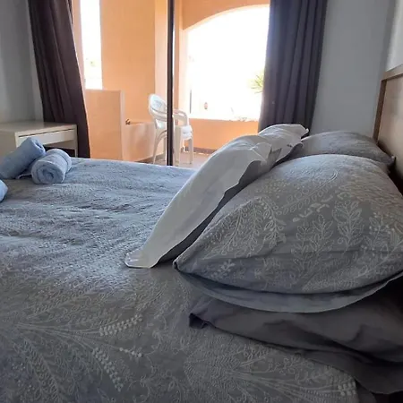 Superb 3 Beds Duquesa Port Апартаменты *