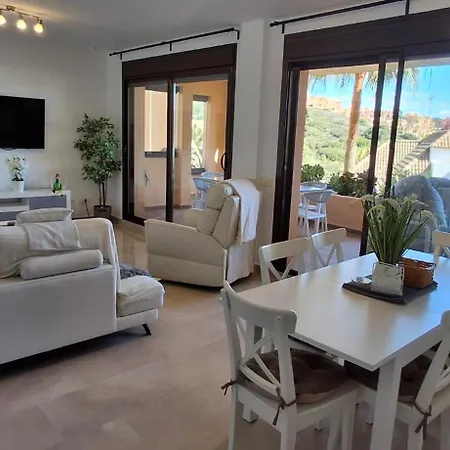 Superb 3 Beds Duquesa Port Апартаменты